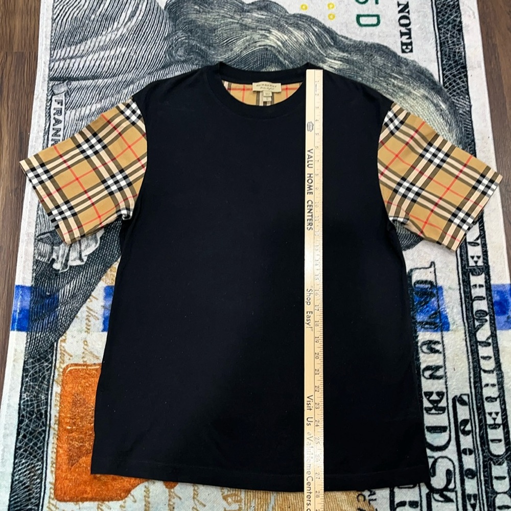 Burberry Tee. XS.